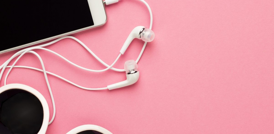 demo-attachment-780-studio-shot-of-white-accessories-on-pink-back-7E4JTGC@2x